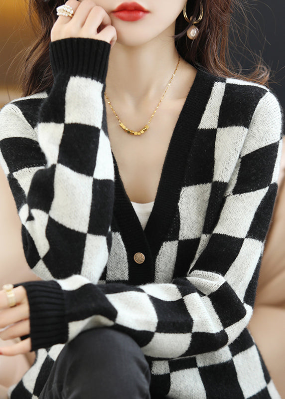 Manteau ample en laine à carreaux avec col en V et élégant café pour l'automne QC047