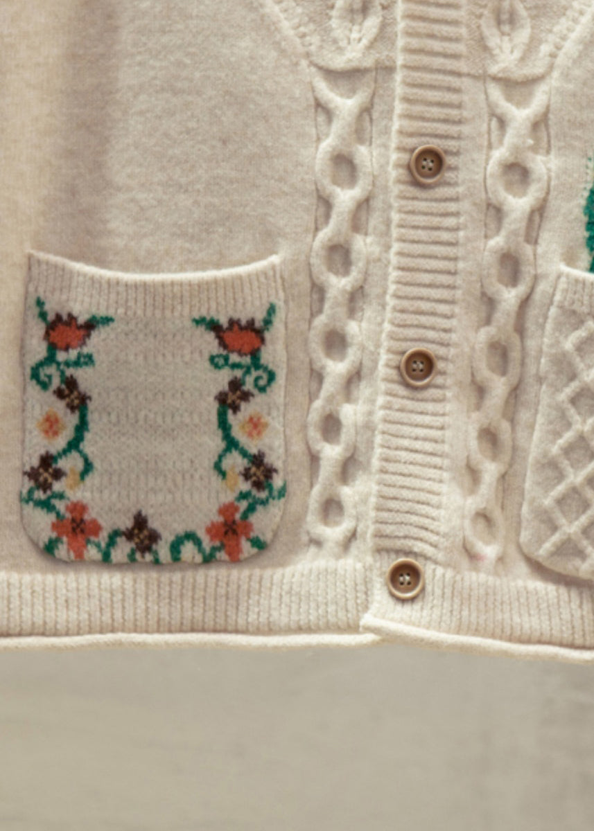 Naturgelbe Strickweste aus Baumwolle mit V-Ausschnitt und Blumenmuster für den Herbst QP014