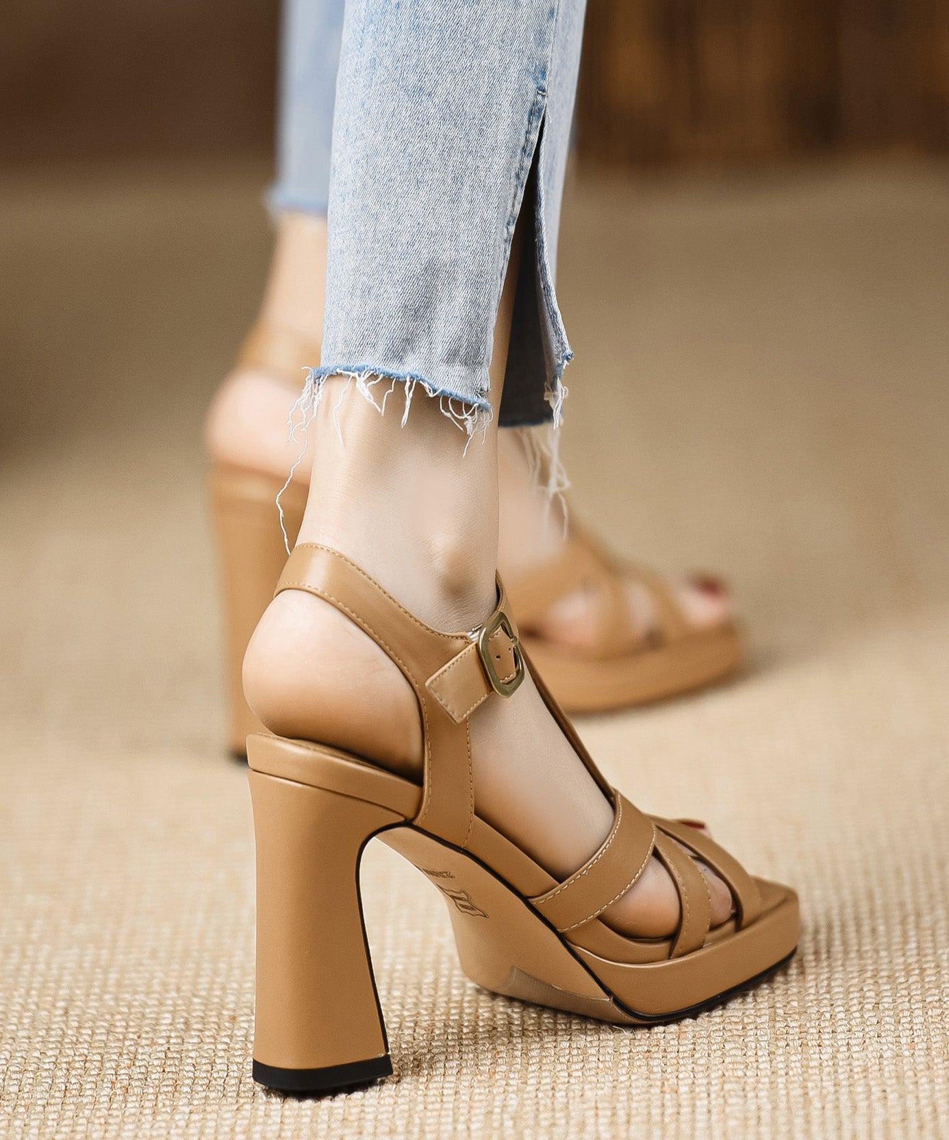 Splicing Black Toe Cowhide Classy Peep Leather Chunky Sandals