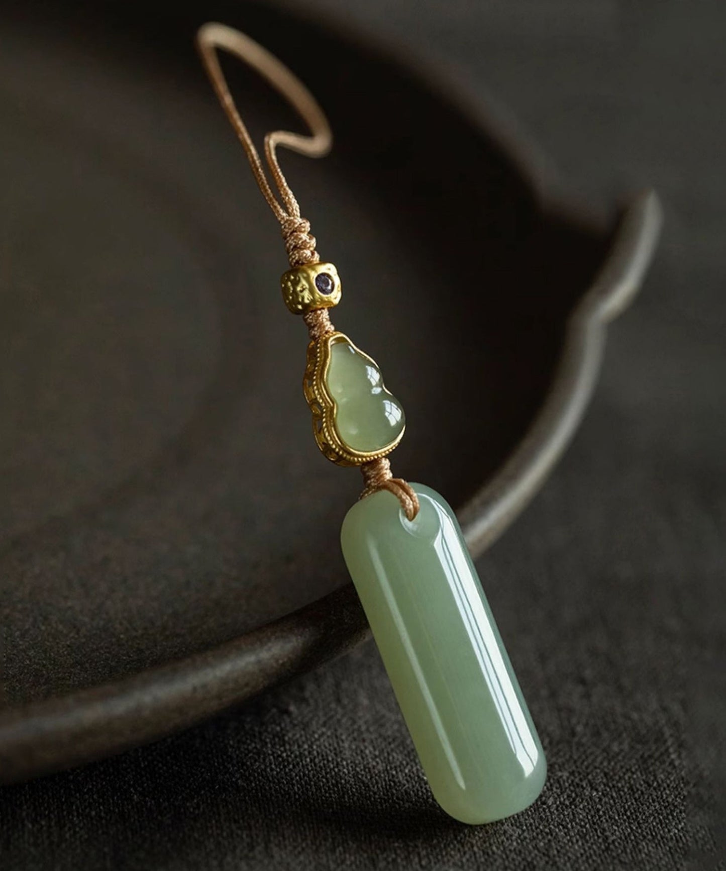 Inlaid Overgild Jade Elegant Green Keychains Zircon Copper