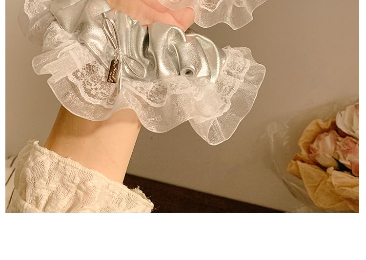 Scrunchie Ruffle Trim