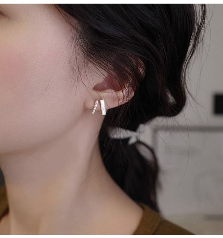 Alloy Rhinestone Earring Shell Stud