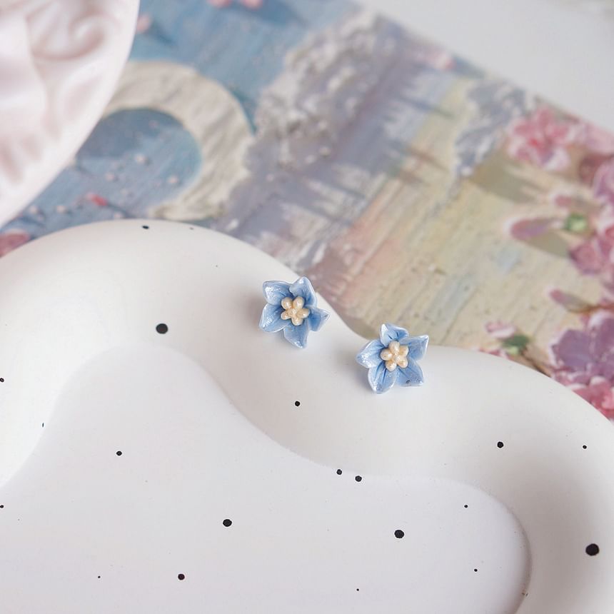 / Flower Clip Stud Earring On