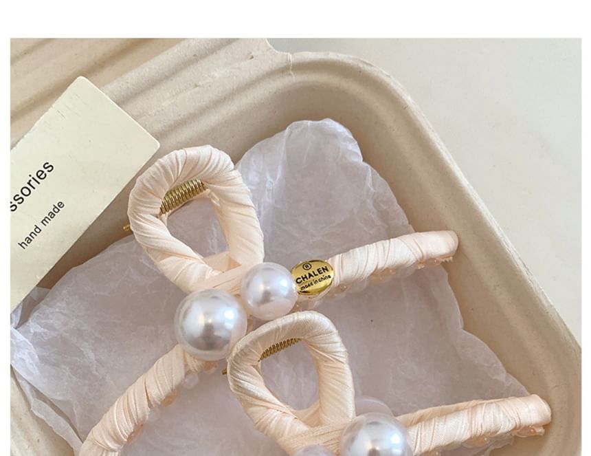 Faux Claw Hair Pearl