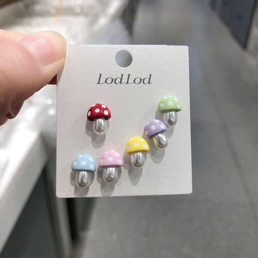 Ear Set of 6: Stud Mushroom
