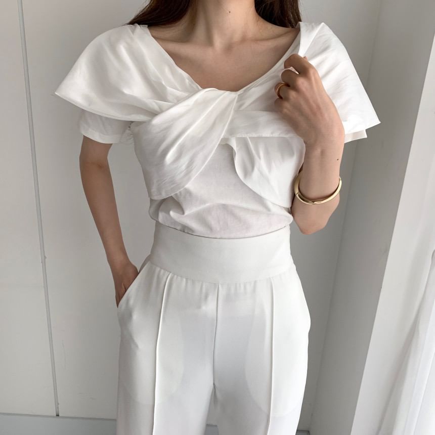 Short-Sleeved Knot-Front Plain Tee