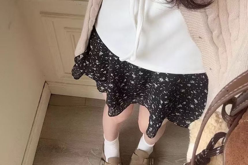 V-Neck Lace Trim T-Shirt
