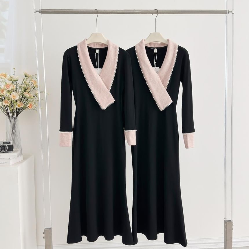 Long-Sleeve V-Neck Two Tone Knit Maxi Sheath Dress