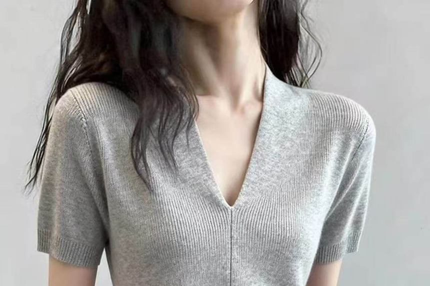 Short Sleeve V-Neck Solid Knit Top