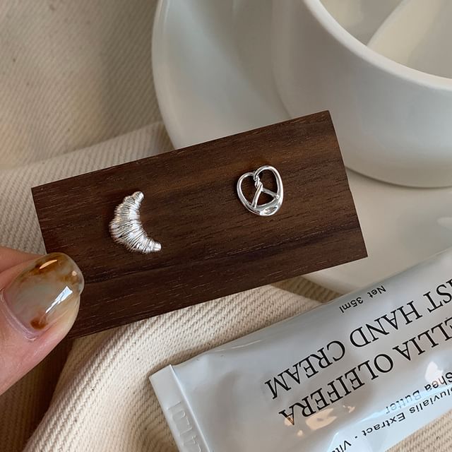 Ear Pastry Stud Metallic