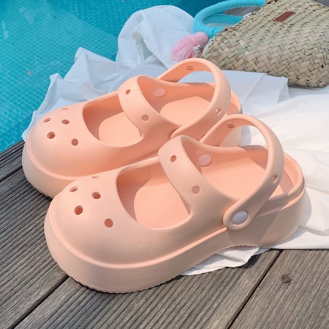 Perforated Platform Plain Sandals