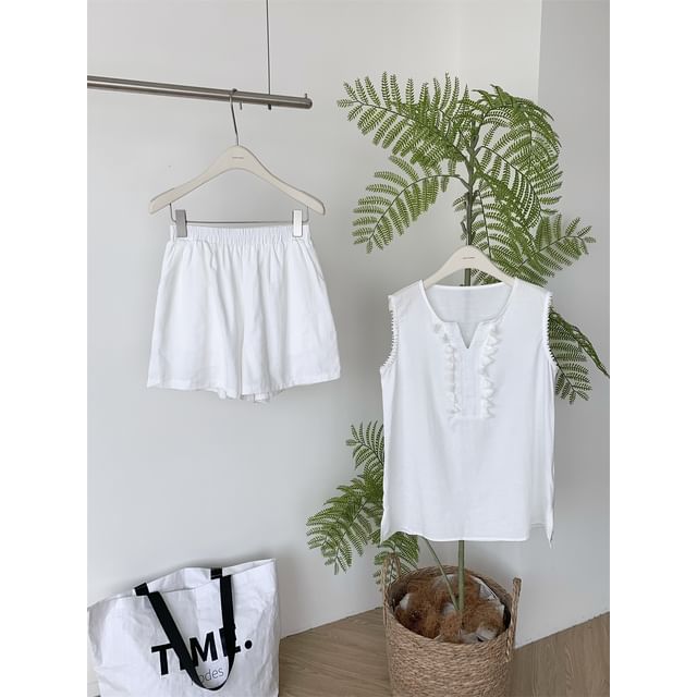 Sleeveless Notch-Neck Plain Lace-Trimmed Tassel Blouse & Mid-Rise Shorts Set