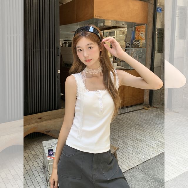 Lace-Trimmed Slim-Fit Scoop-Neck Cropped Tank Top