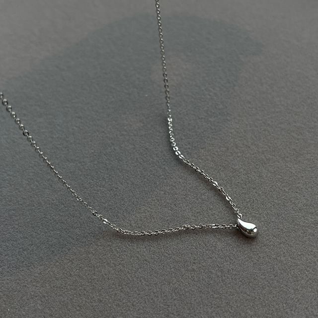 Teardrop Pendant Necklace