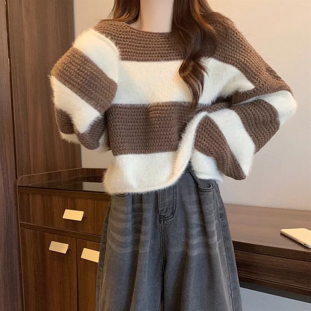 Two-Tone Cropped Crewneck Knitted Sweater