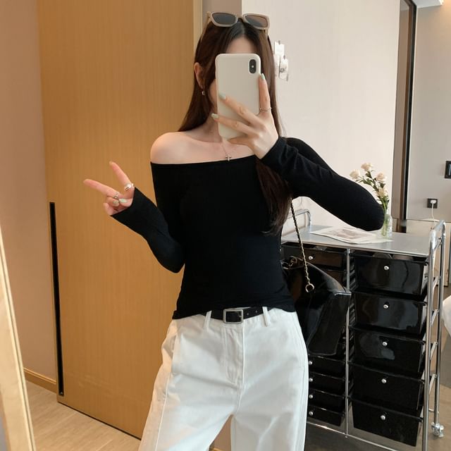 Off-Shoulder Top with Long Sleeves in Solid Color