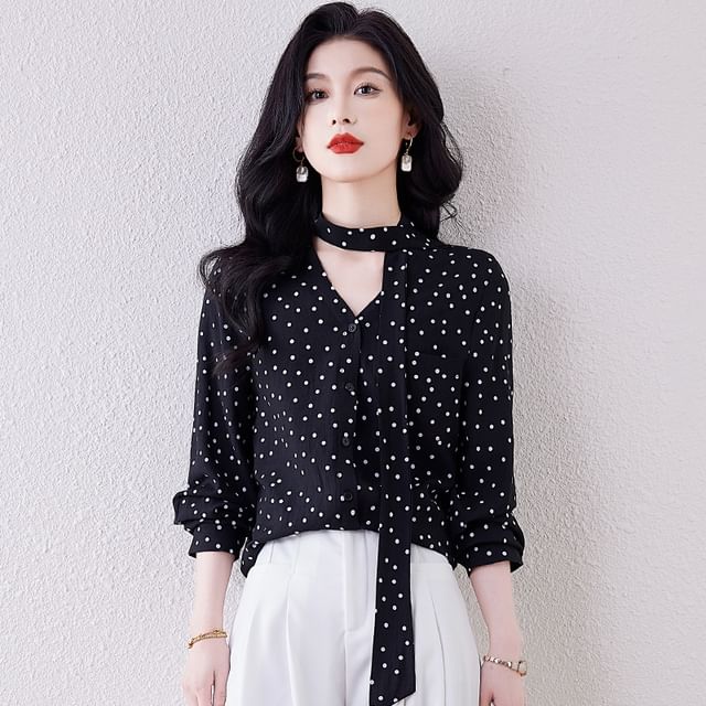 Dotted Blouse with V-Neck and Long Sleeve Style