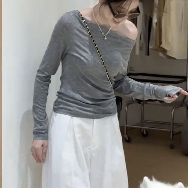 Long-Sleeve Off-Shoulder T-Shirt with Plain Cutout Back Design