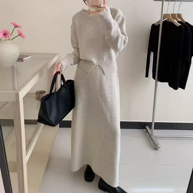 Set: Round Neck Ruffle Trim Slit Sweater & Maxi A-Line Skirt