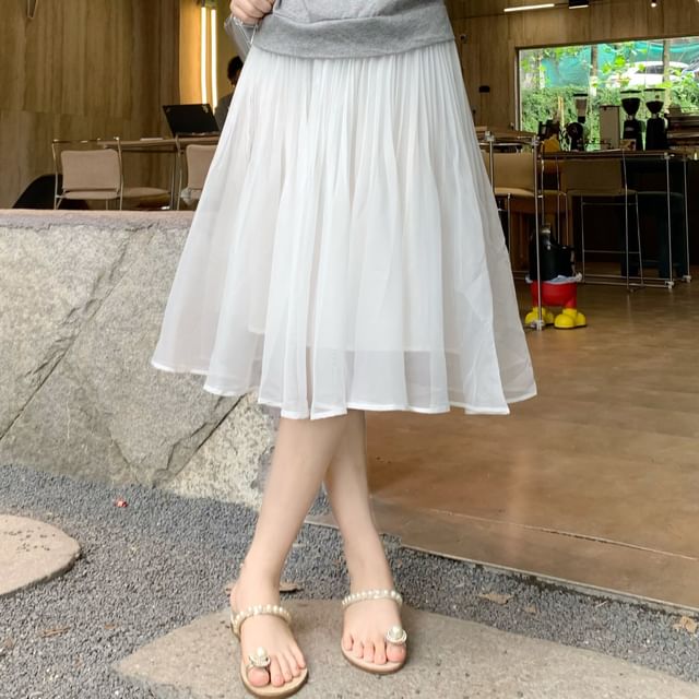Mid Rise Plain Pleated Midi A-Line Skirt