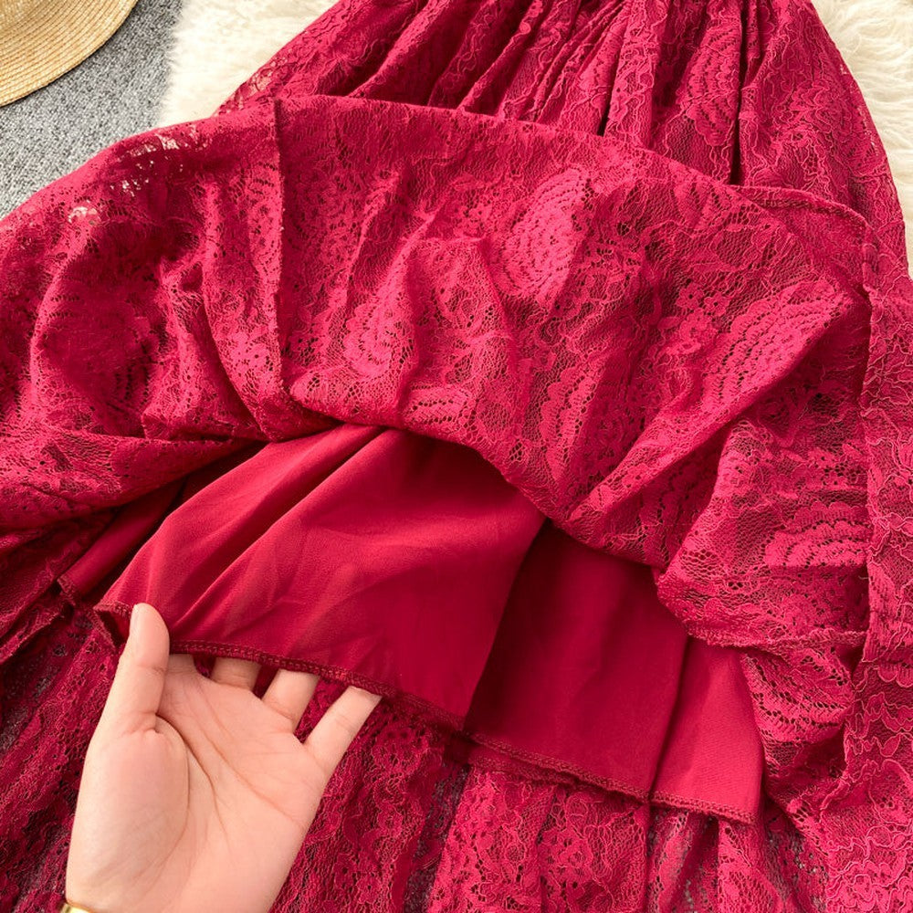 Temperamentvolles Kleid aus olivgrüner Spitze mit Rüschen und plissiertem Saum und fliegenden Ärmeln AR1002