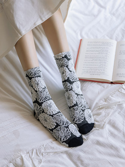 3 Pairs Women Artsy Flower Jacquard Black White Socks AT1018