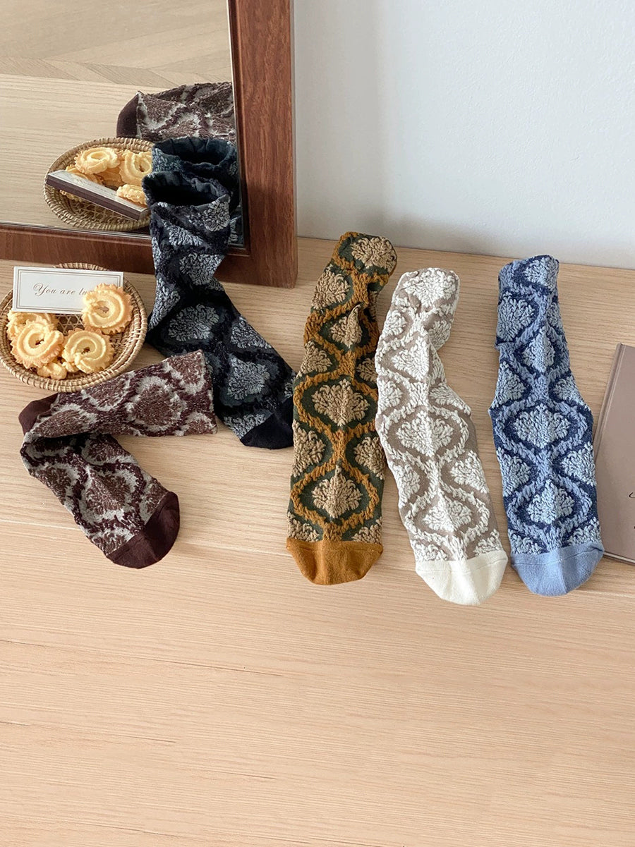 Embossing Women Pairs Socks 5 Artsy Flower Mid-Heel