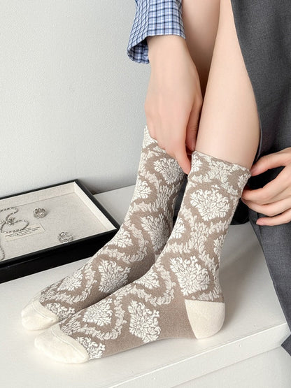 Embossing Women Pairs Socks 5 Artsy Flower Mid-Heel