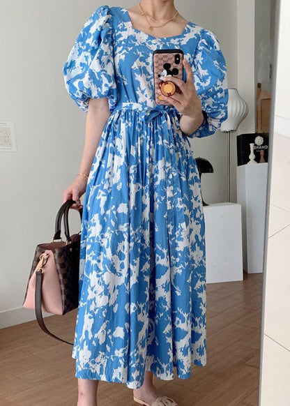 Robe longue en coton bleu avec ceinture nouée et col carré et manches bouffantes QP007 