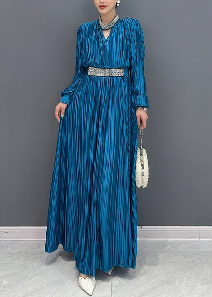 Robe longue froissée à col en V bleu élégant à manches longues AO1037 