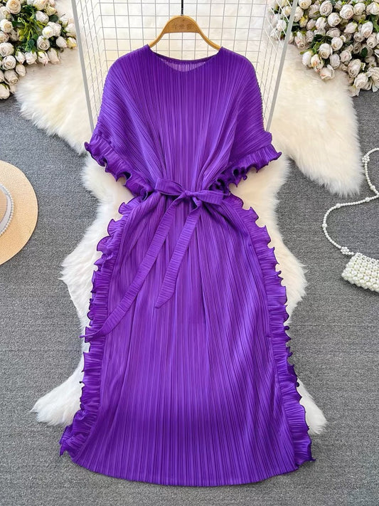 Stilvolles, lockeres, violettes Kleid mit Rundhalsausschnitt, plissierten Fledermausärmeln und Schnürung AZ1002 