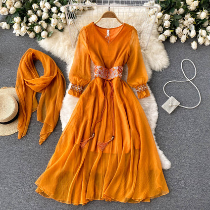 Robe rétro orange à col en V et manches lanternes avec ceinture brodée AR1013 