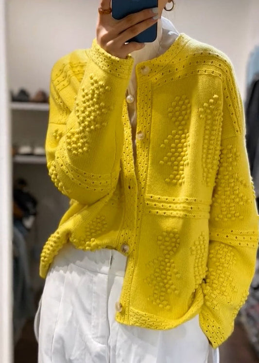 Magnifique manteau en tricot à boutons et col rond jaune pour l'automne WE014