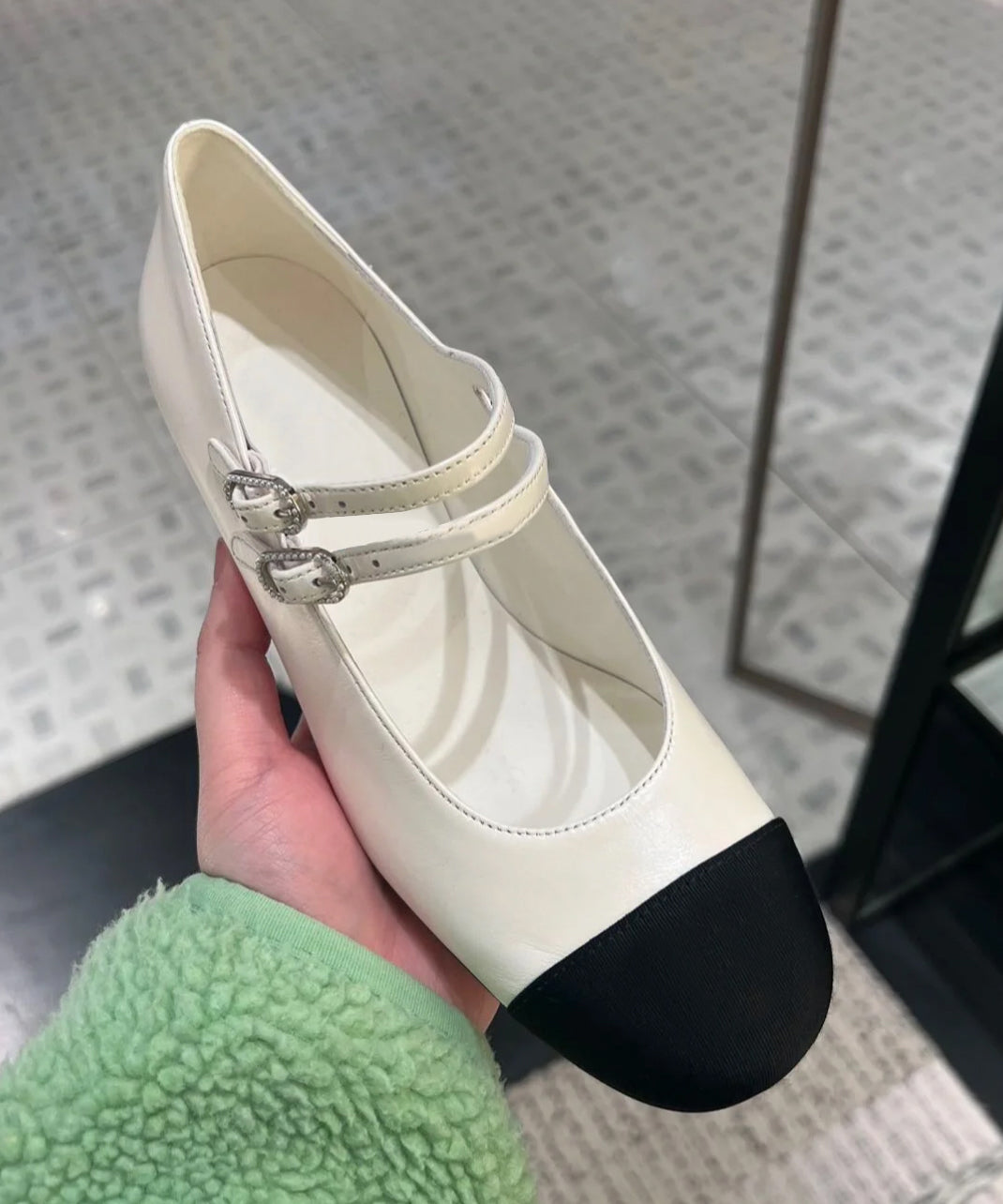 Feet Cowhide Black Leather Shoes Flat Strap Splicing Buckle