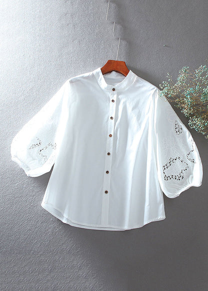 Chemise courte blanche en coton à col rond et manches courtes ajourées VV038