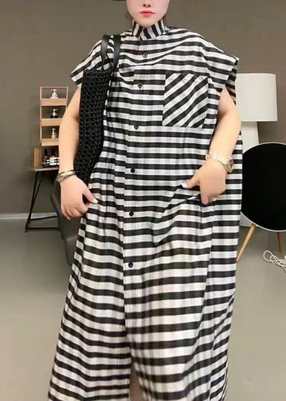 Lässiges schwarzes gestreiftes Stehkragen-Maxikleid mit Knopfleiste und kurzen Ärmeln TR017