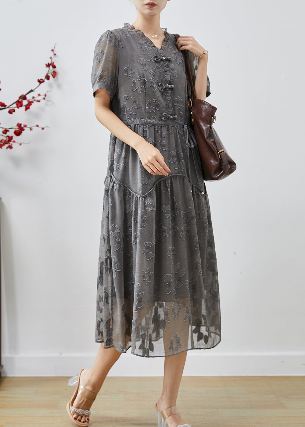 Lässiges graues Chiffonkleid mit Jacquardmuster, Sommer AP1068