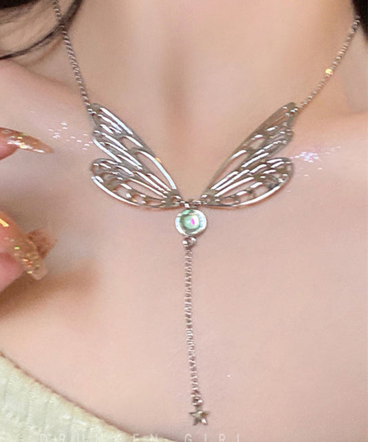 Collier avec pendentif en forme d'aile de papillon en alliage de soie chic et pierres précieuses QQ047