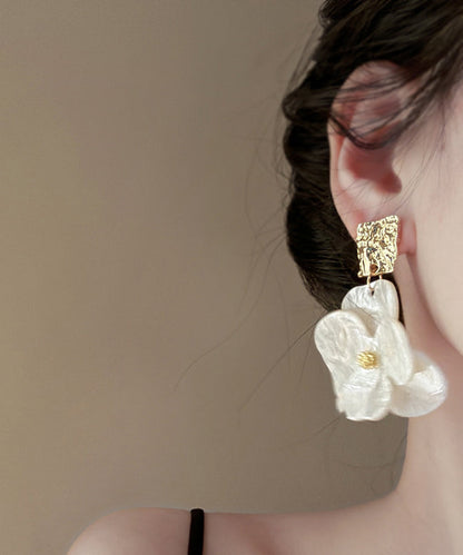 Chic White Acrylic Floral Drop Earrings WZ015