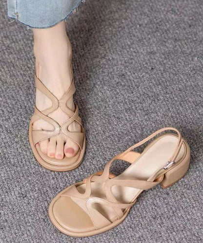 Sandales confortables à talons épais en cuir véritable beige à bout ouvert ajouré XC1018