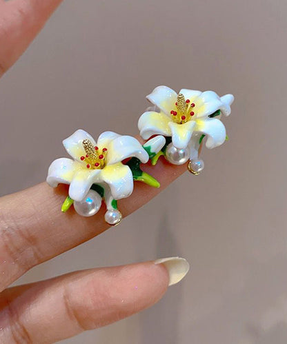 Cute White Alloy Floral Glazed Enamel Stud Earrings WH015