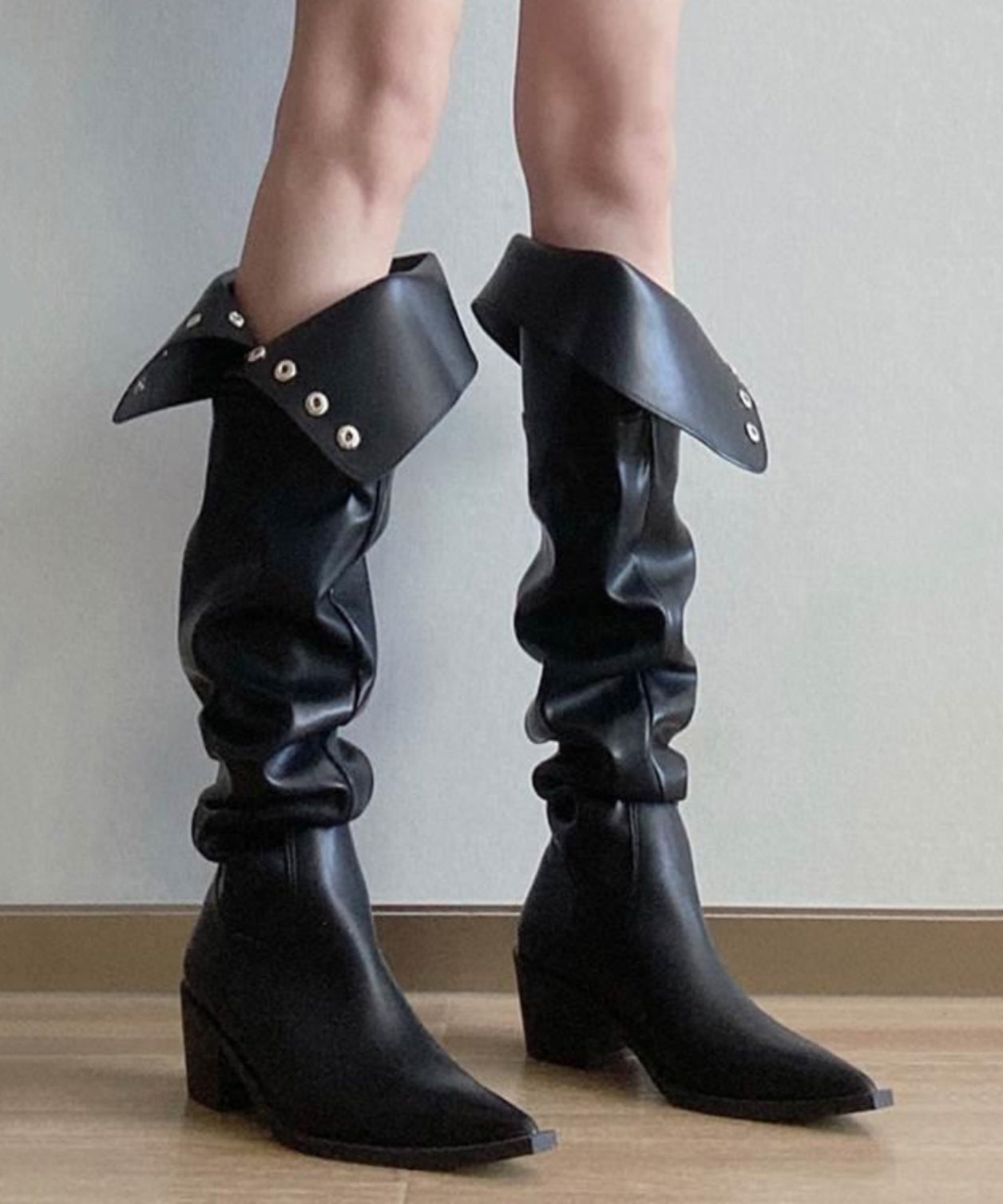 Modische klobige Kniestiefel mit Spleißen, schwarzes Kunstleder, WT019