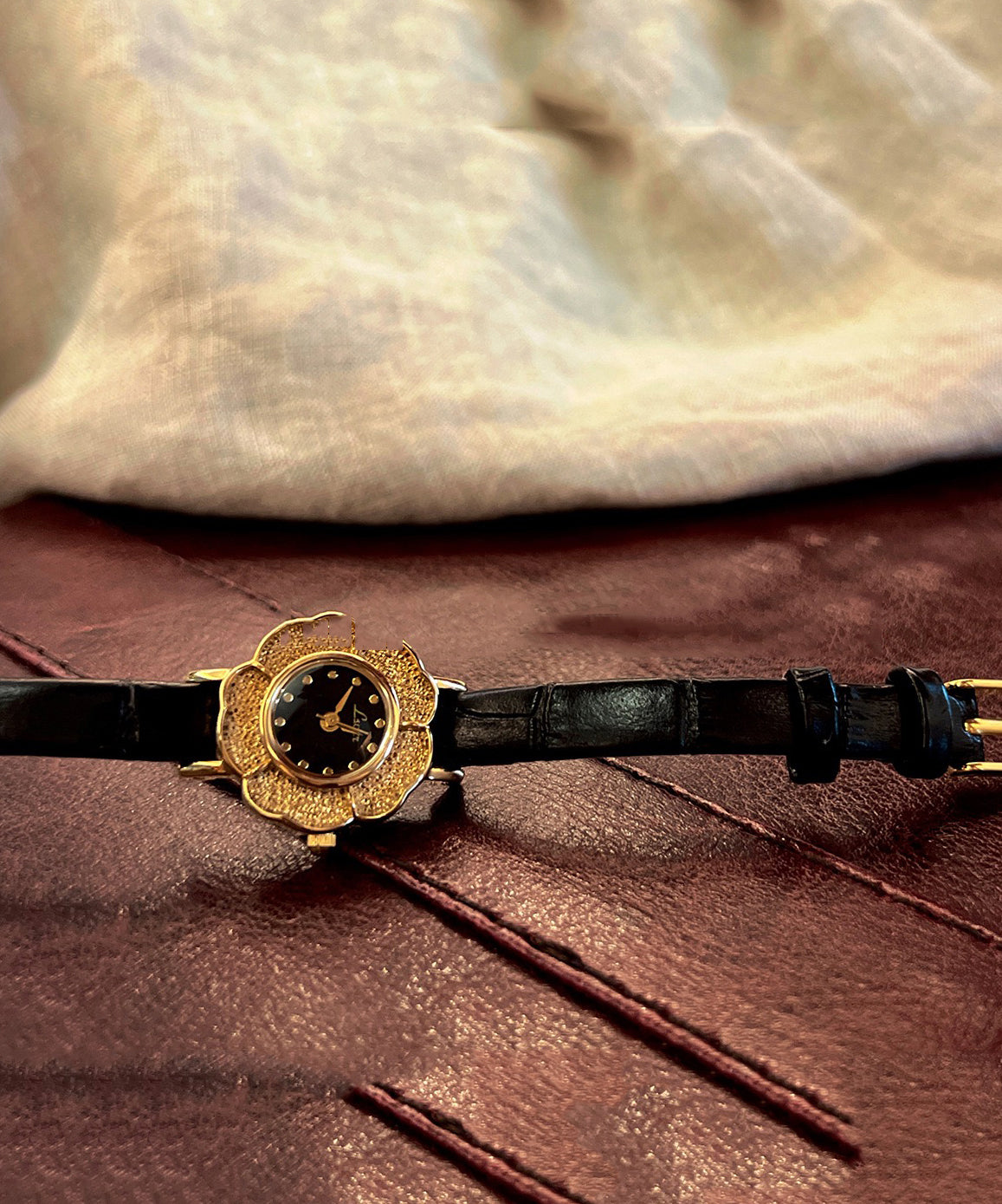 Leather Black Organic Glass Alloy Watches Quartz Fine Movement