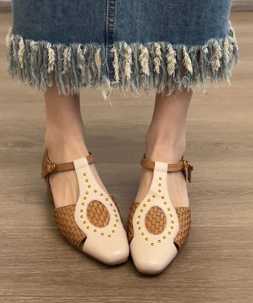 Head Out Square Sandals Hollow Woven Apricot French Rivet