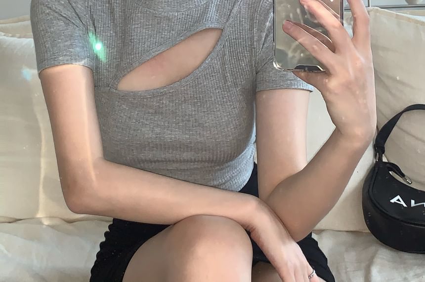 Cutout Short-Sleeved Cropped T-Shirt