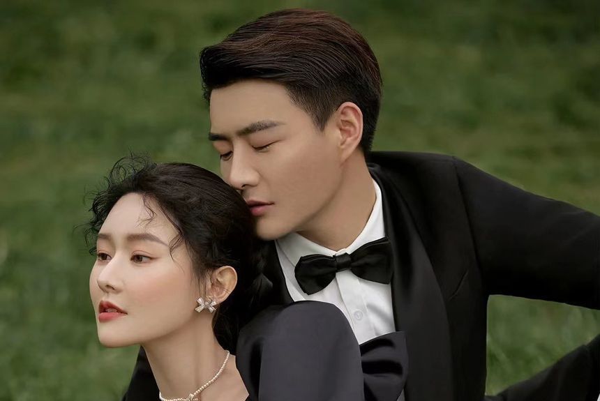 Short-Sleeve V-Neck Plain A-Line Evening Gown