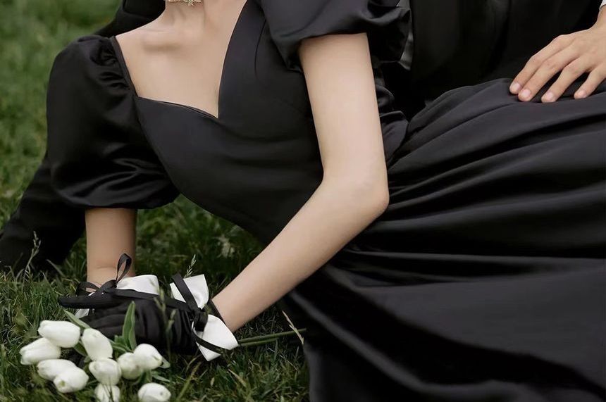 Short-Sleeve V-Neck Plain A-Line Evening Gown