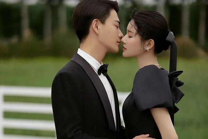 Short-Sleeve V-Neck Plain A-Line Evening Gown