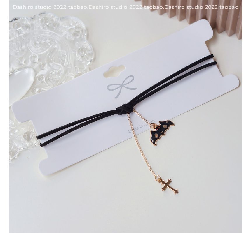 Pendant Velvet Choker Cross Bat