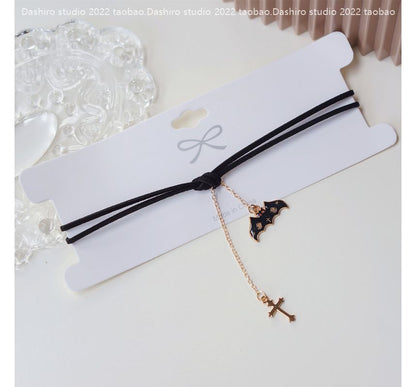 Pendant Velvet Choker Cross Bat